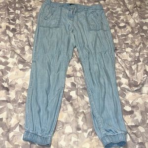 LOFT jogger! Size 4!